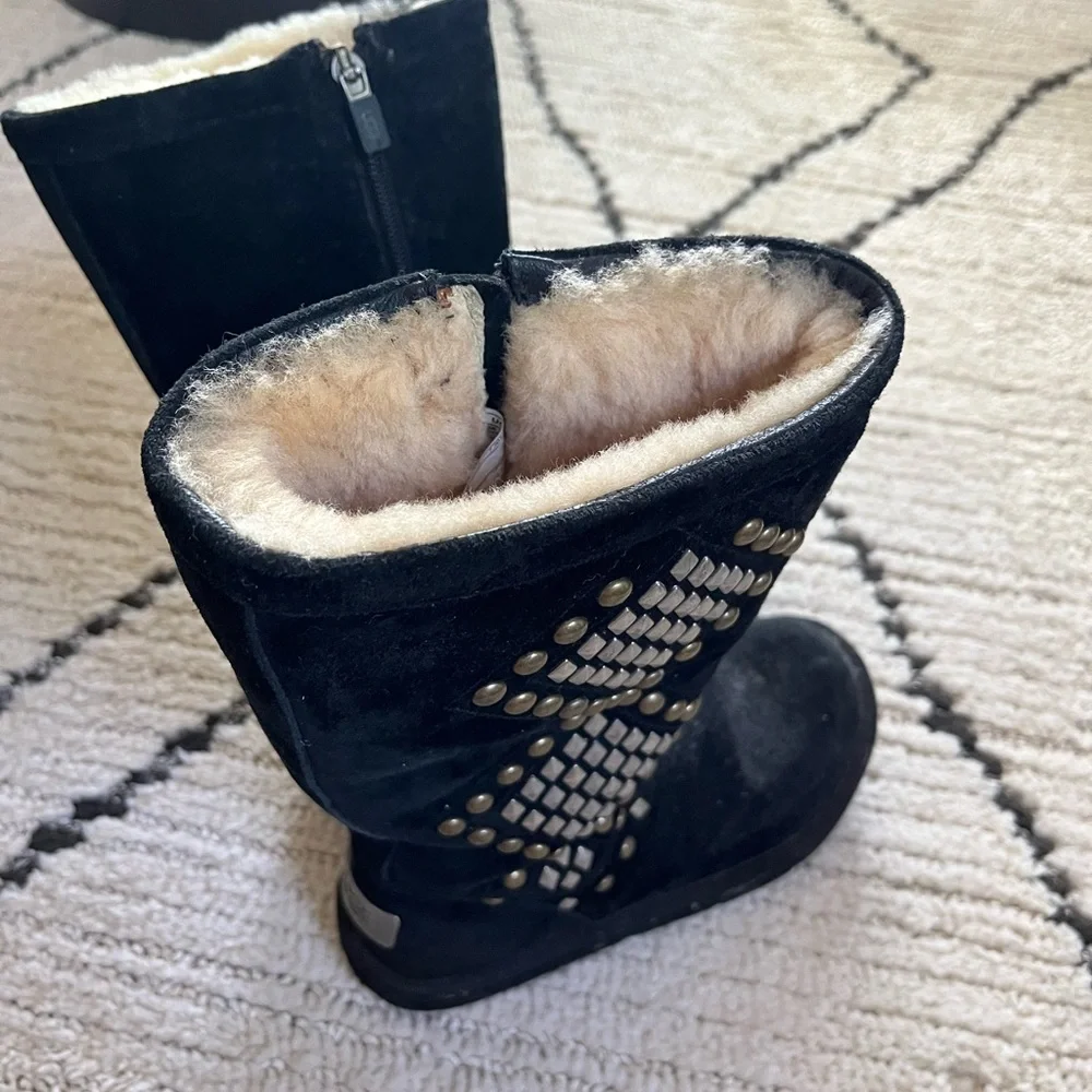 UGG chic black